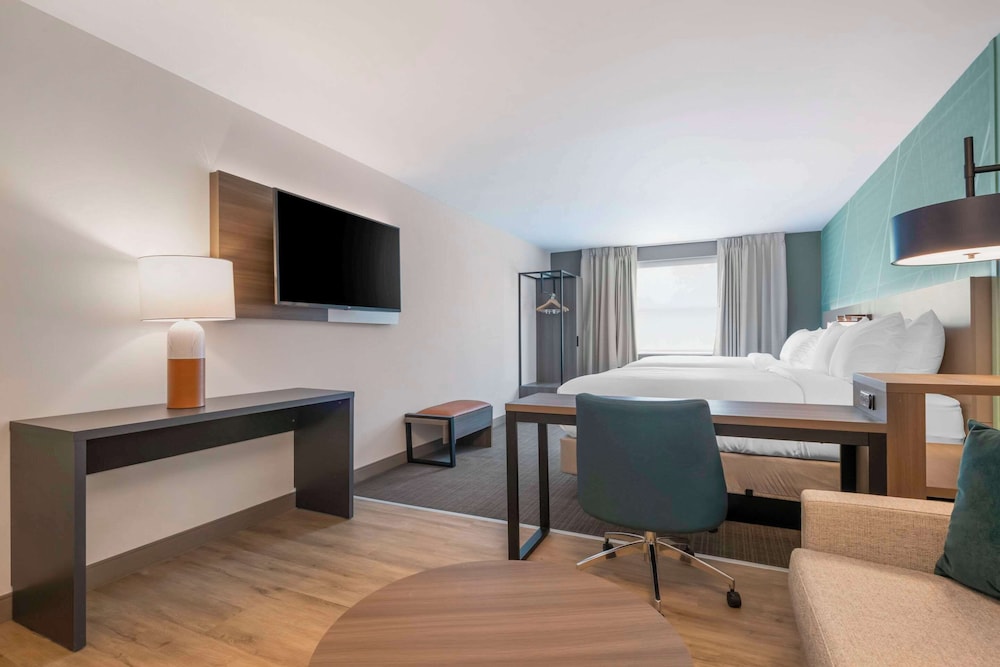 Suite, Multiple Beds, Non Smoking - Photo 3