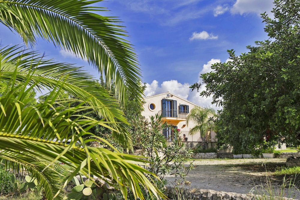 Villa photo 2