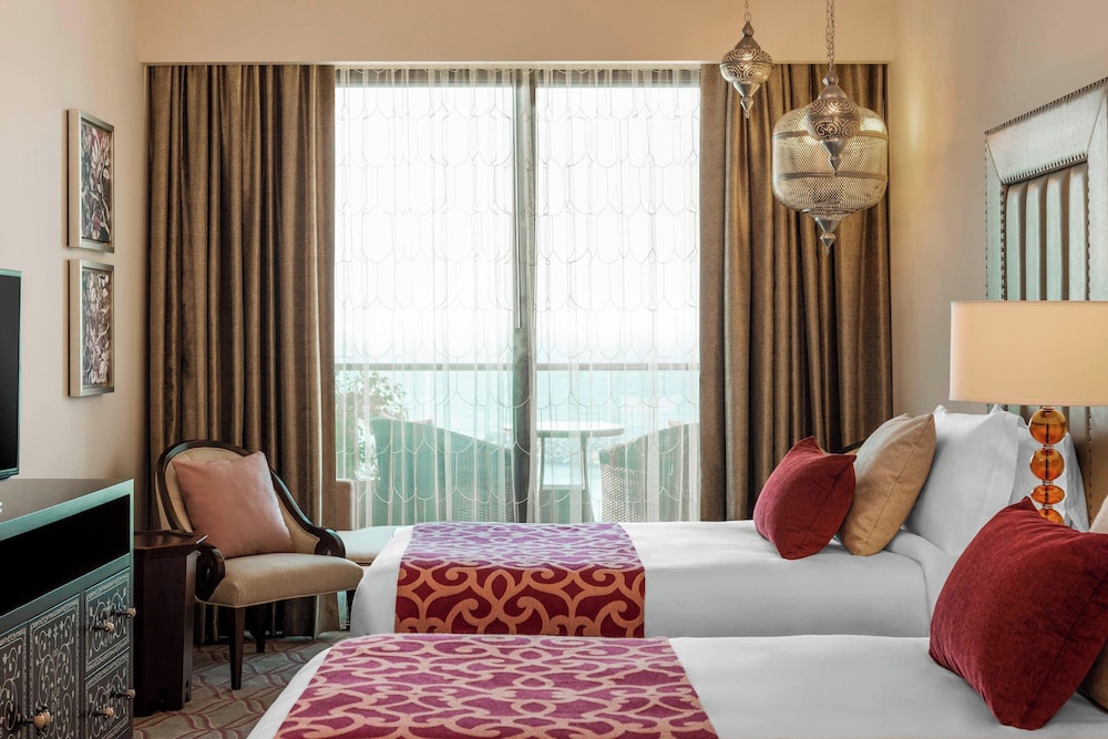 Deluxe Room, 2 Twin Beds, Balcony (Sea View) photo 1