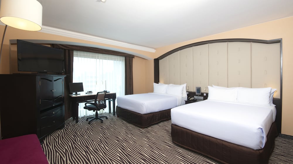 Room, 2 Double Beds, Non Smoking - Photo 2