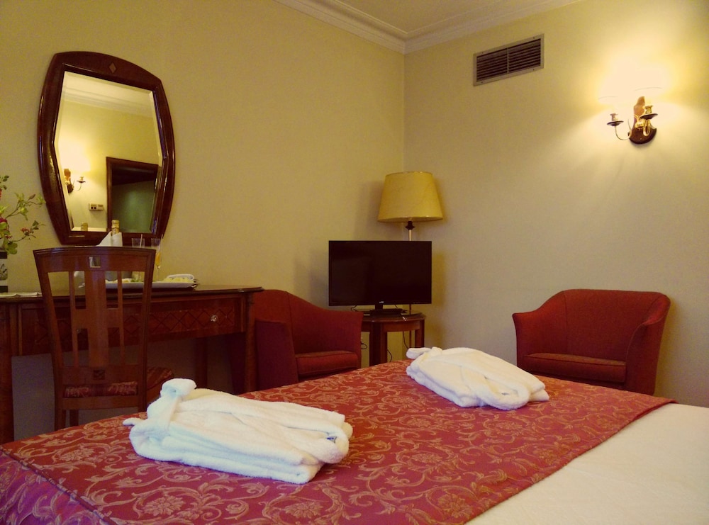 Classic Suite, 1 Queen Bed, Balcony, Sea View - Photo 5