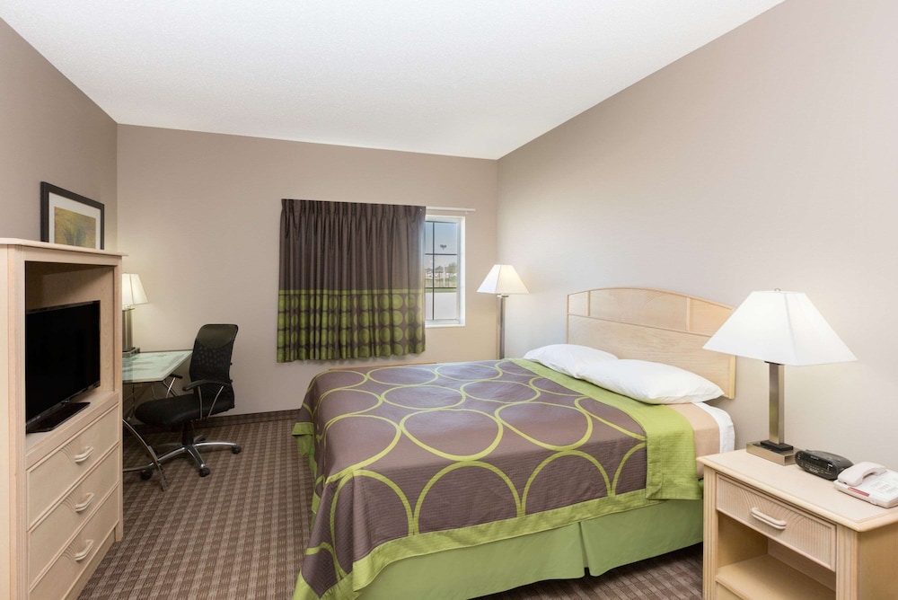 Suite, 1 King Bed, Hot Tub - Photo 2