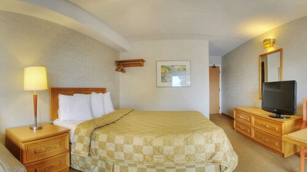 Standard Room, 1 Queen Bed, Non Smoking - Photo 2