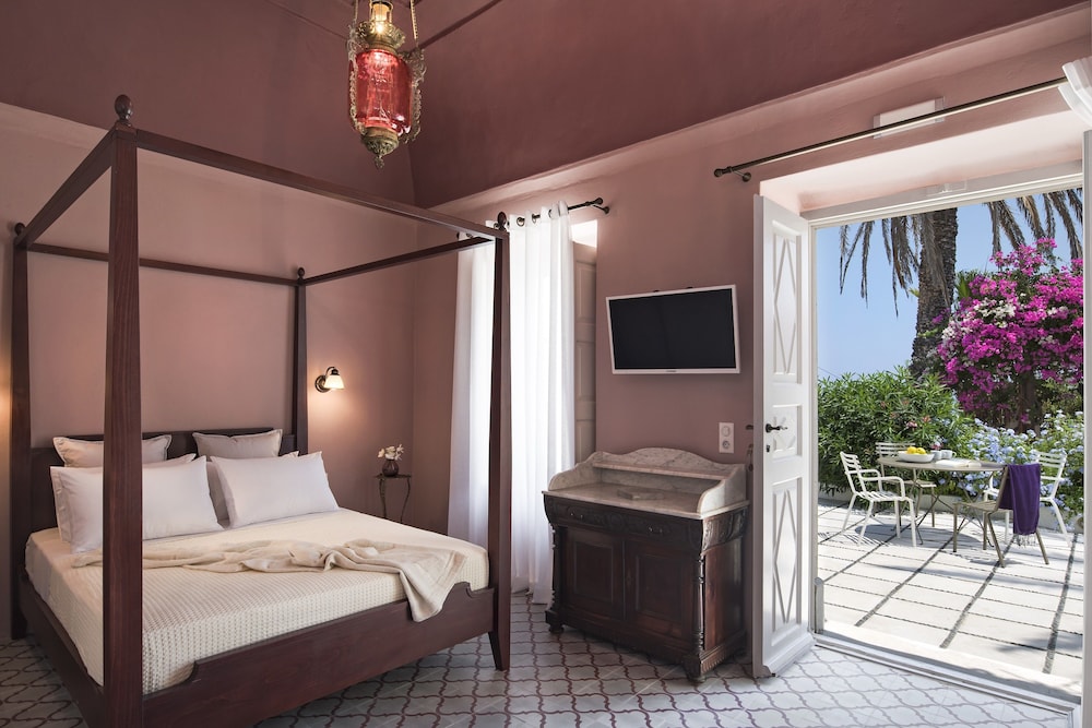 Suite (Red)