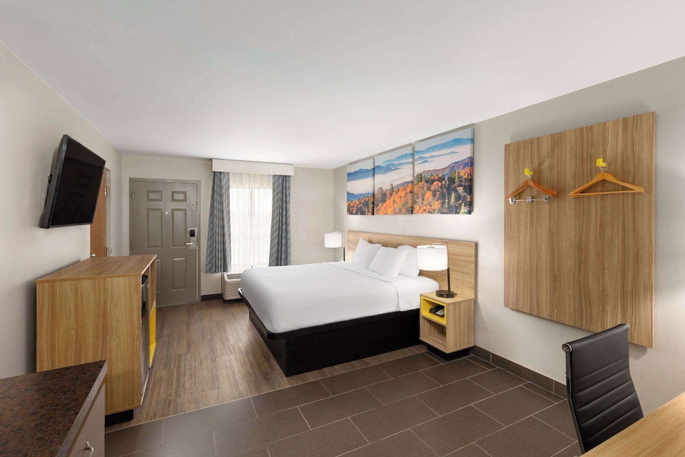 Room, 1 King Bed, Non Smoking (Efficiency) - Photo 2