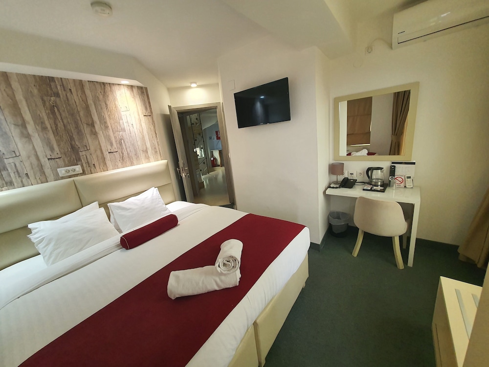 Classic Double Room, 1 Queen Bed, Balcony, City View
