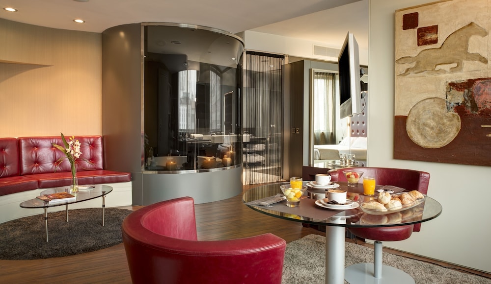 Deluxe Suite photo 2