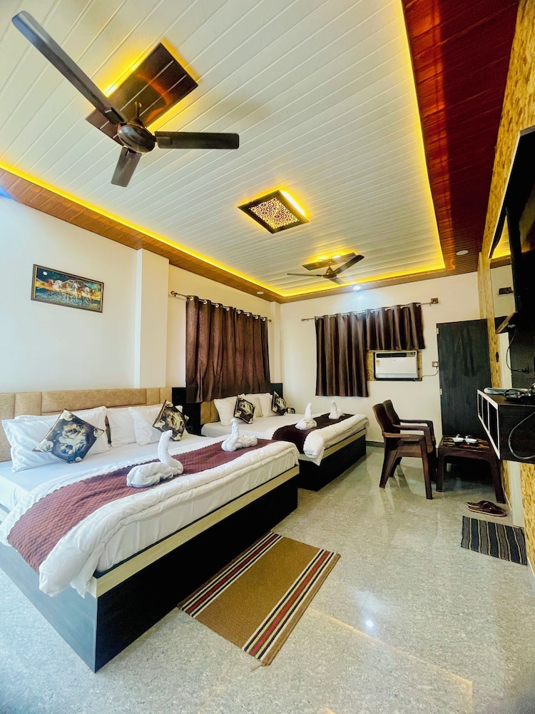 Family Quadruple Room, Balcony, City View