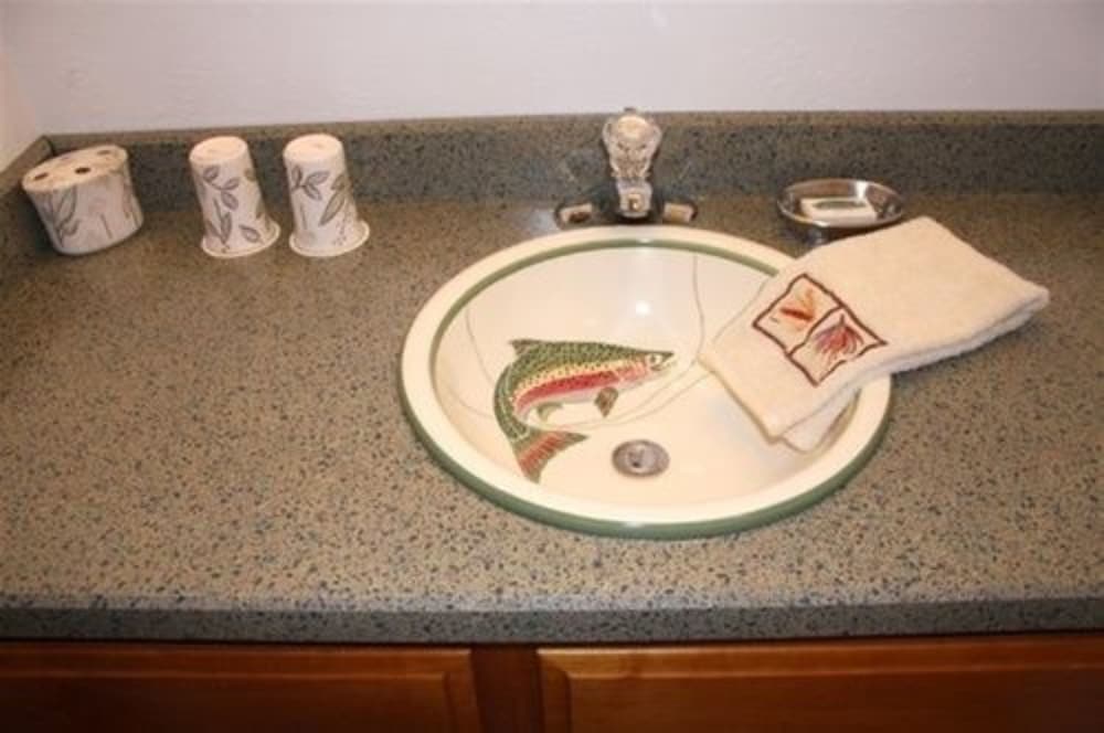 Room, Non Smoking, Private Bathroom (Lewis and Clark) photo 2