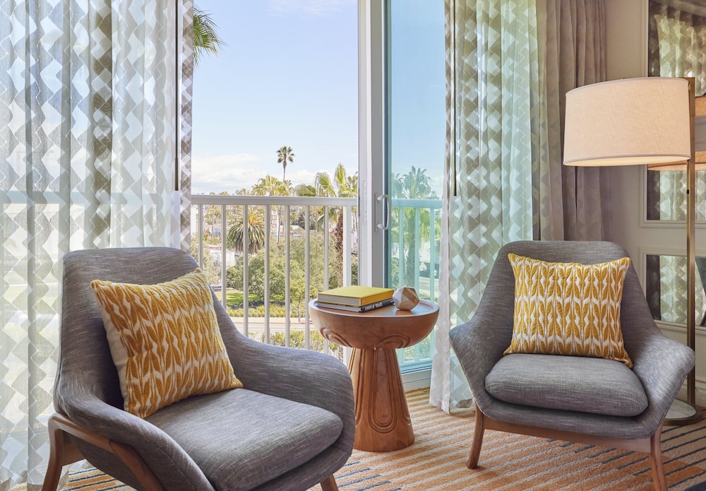 Room, 1 King Bed, Accessible, City View (Viceroy)