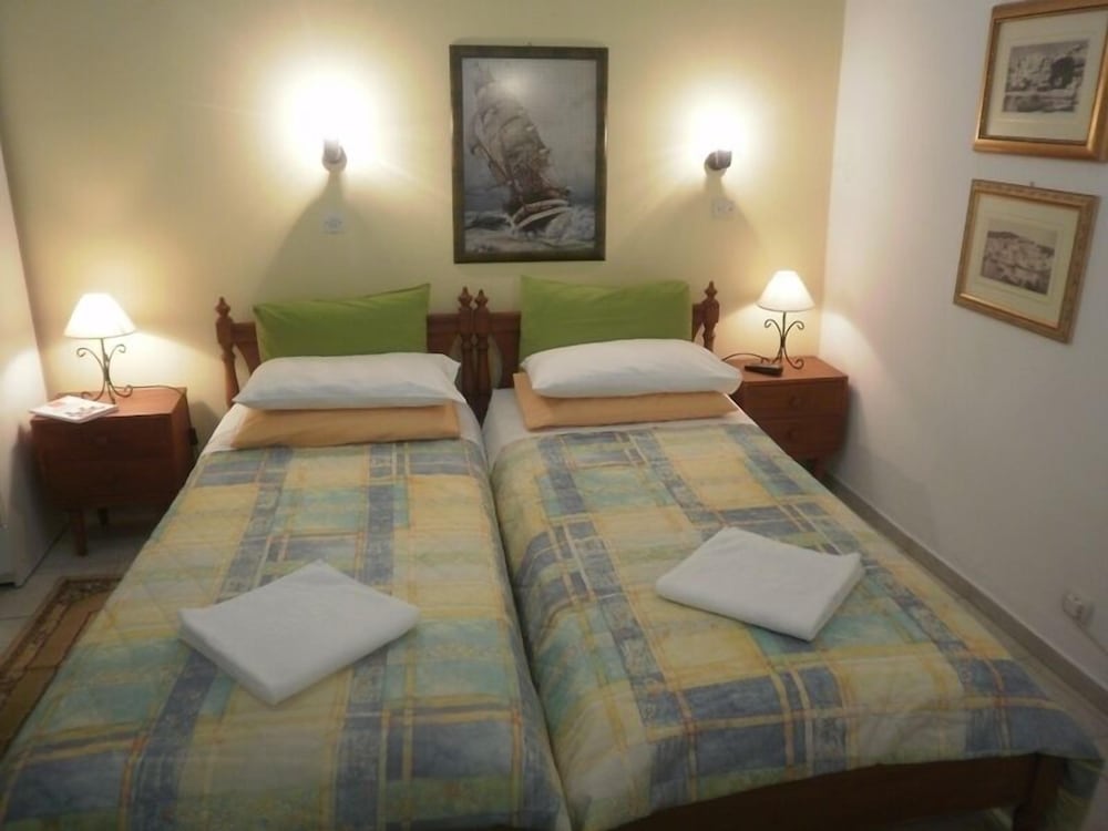 Triple Room - Photo 1