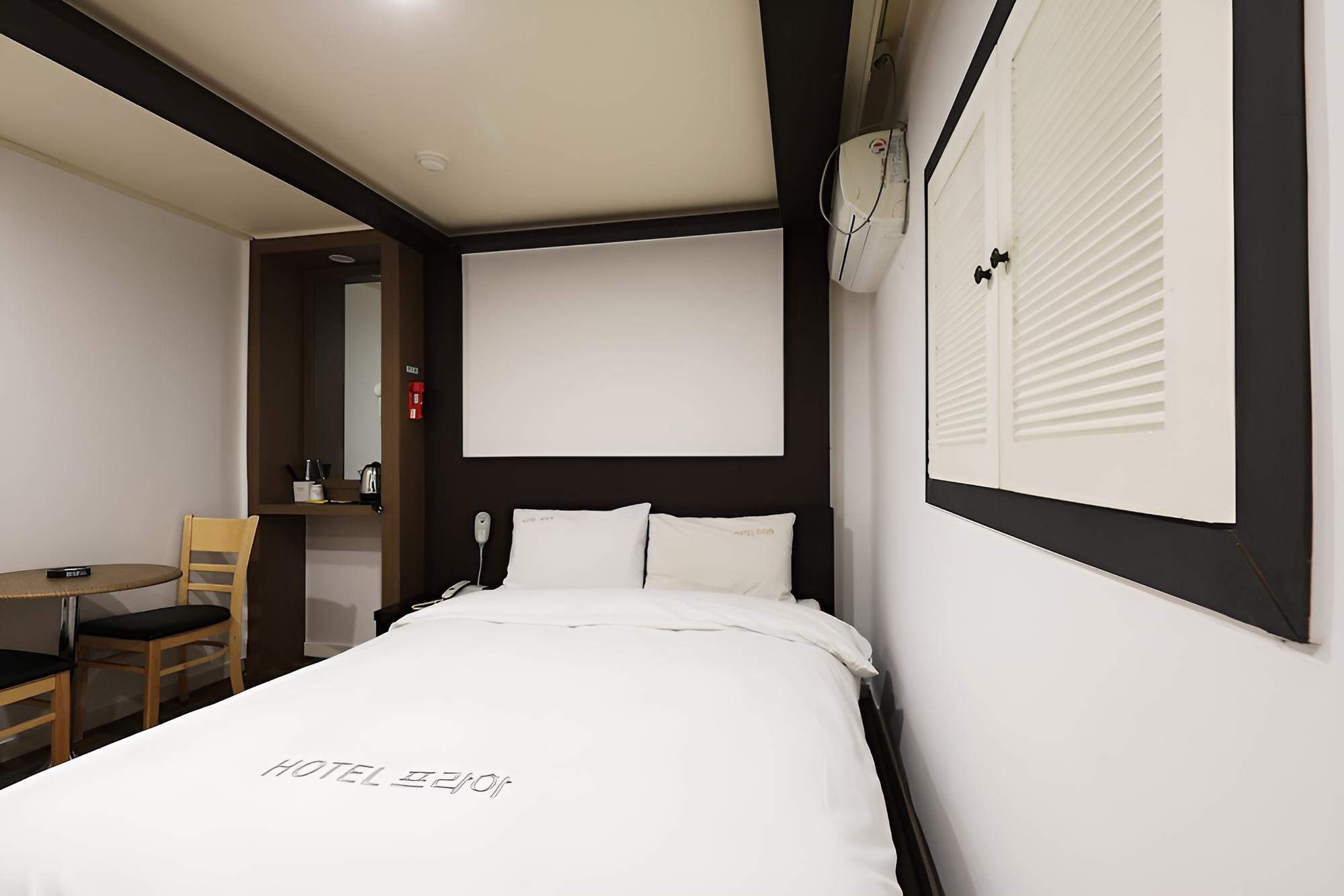 Basic Double Room photo 2