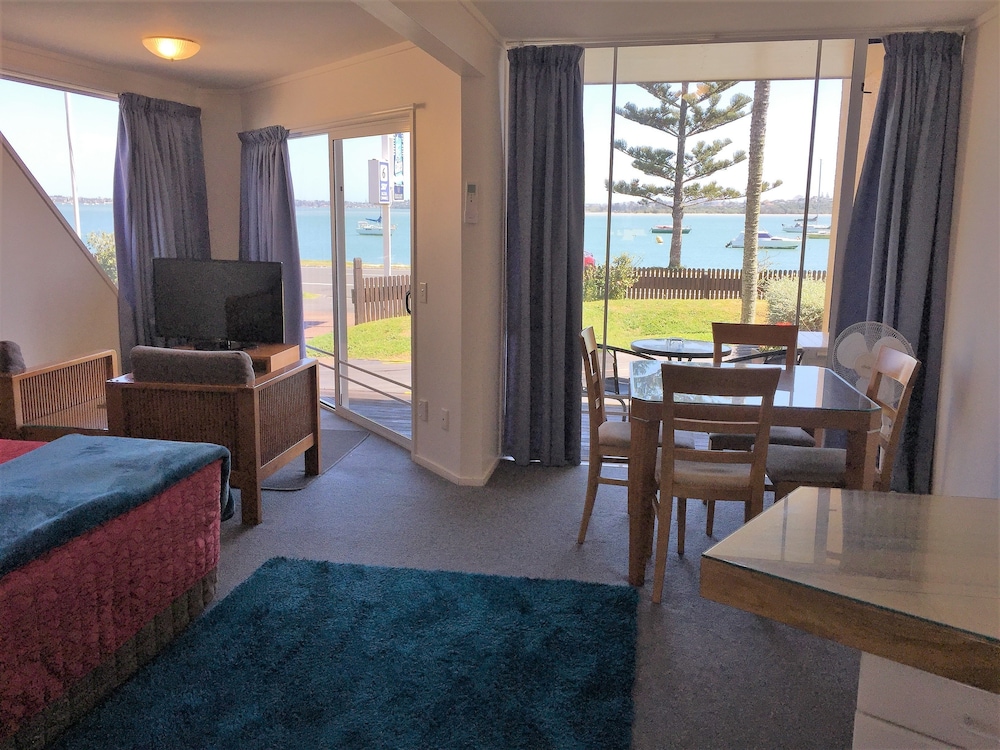Sea View 1 Bedroom Suite, Ground Level (1 Double and 2 Single Beds) - Photo 1