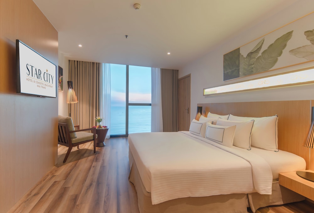 Premier King Ocean View Room thumbnail 6
