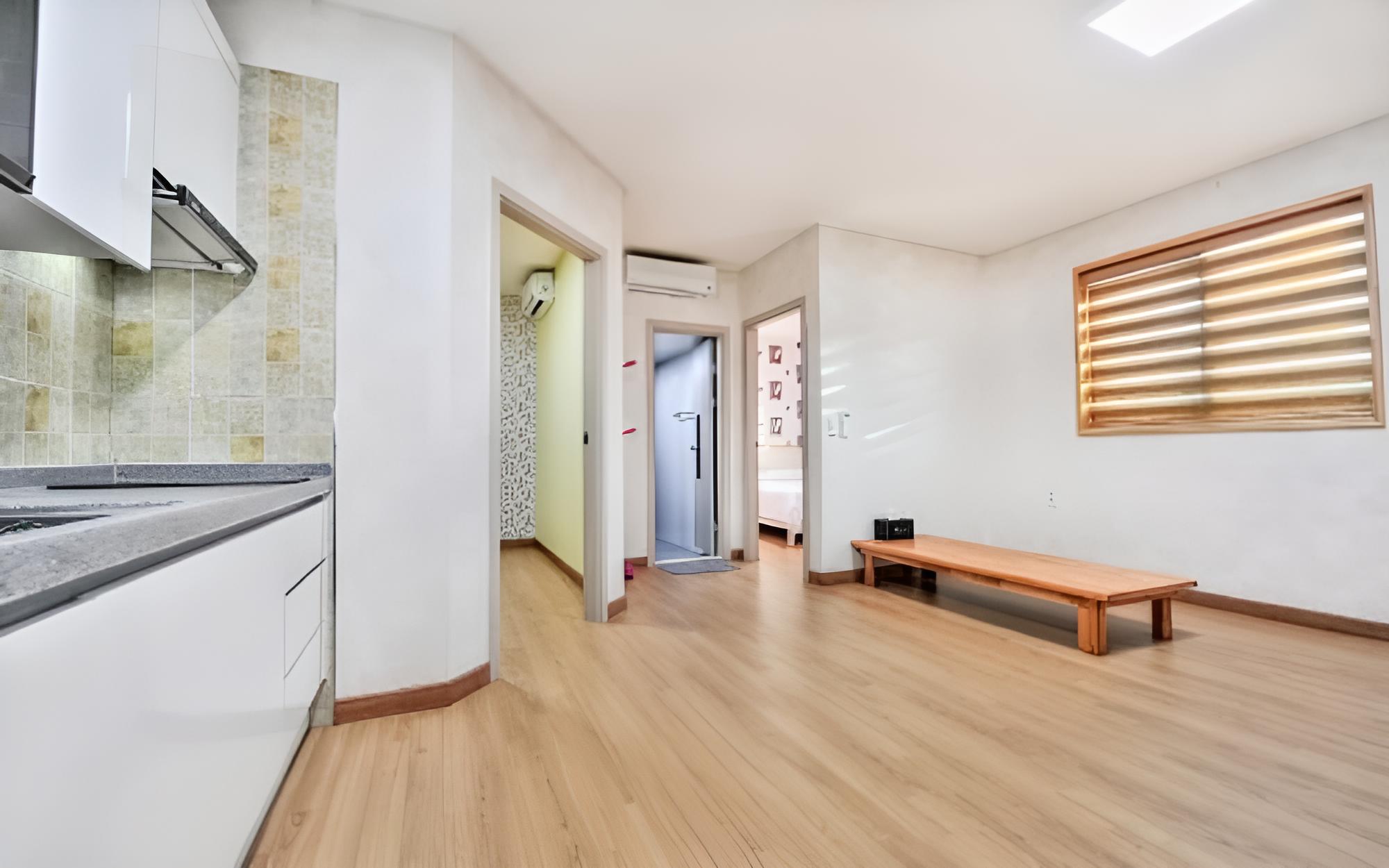 Room (Taewoong Room 102 (Family Room))