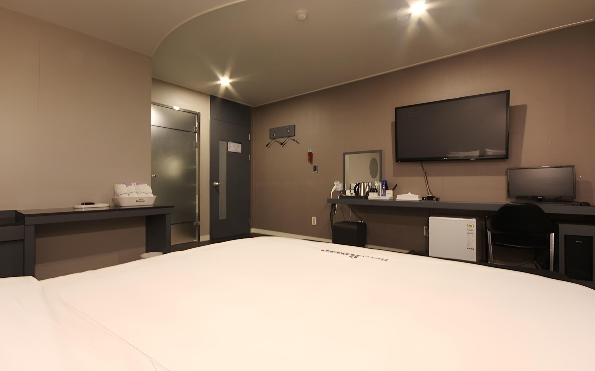 Room (Premium (Free use of Netflix Apple Di) - Photo 4