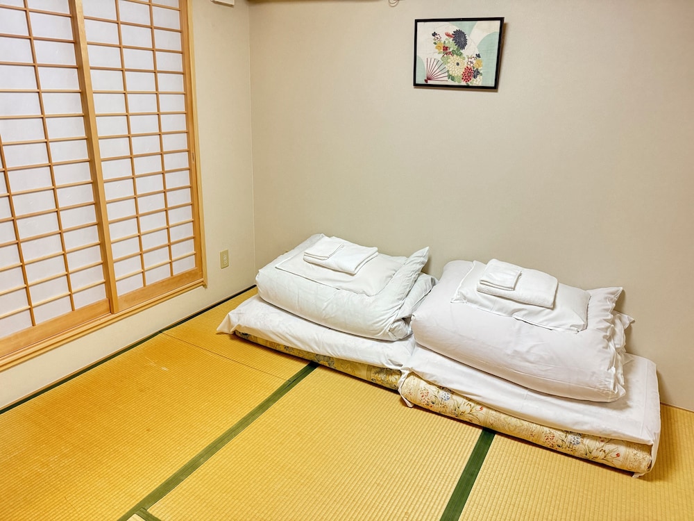 Economy Twin Room with Private Bathroom (1,2 persons), Non Smoking photo 1