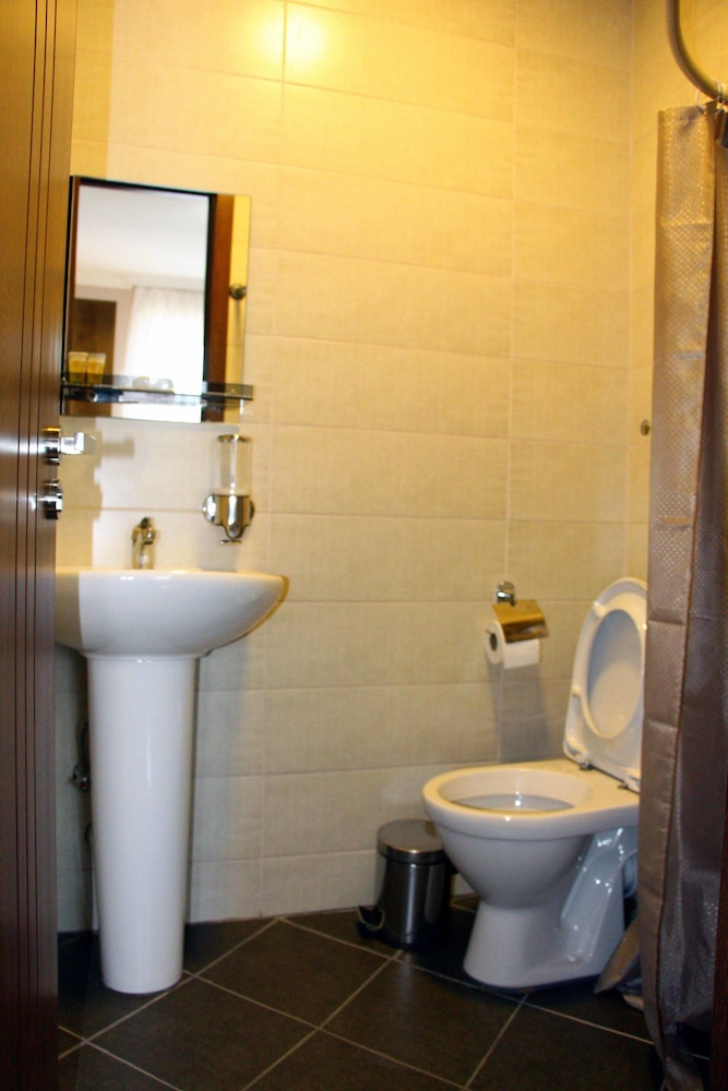 Comfort Loft, 1 Queen Bed, Mountain View, Mountainside photo 3
