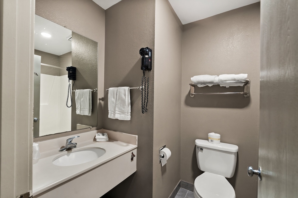 Superior Room, 1 King Bed (Smoke Free) - Photo 5