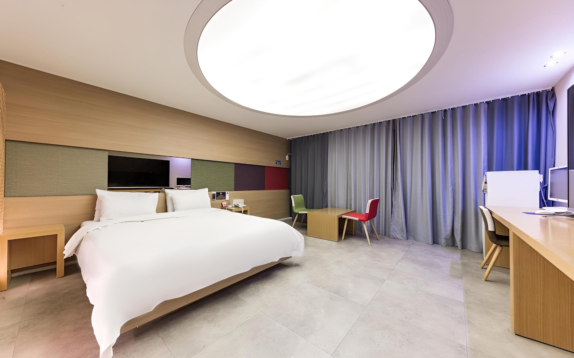 Room (Cinema Room (Netflix)(Breakfast)) - Photo 1