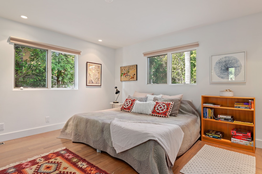 House, Multiple Beds, Patio, Ocean View (Shoreline Park House - 30-night min) photo 2