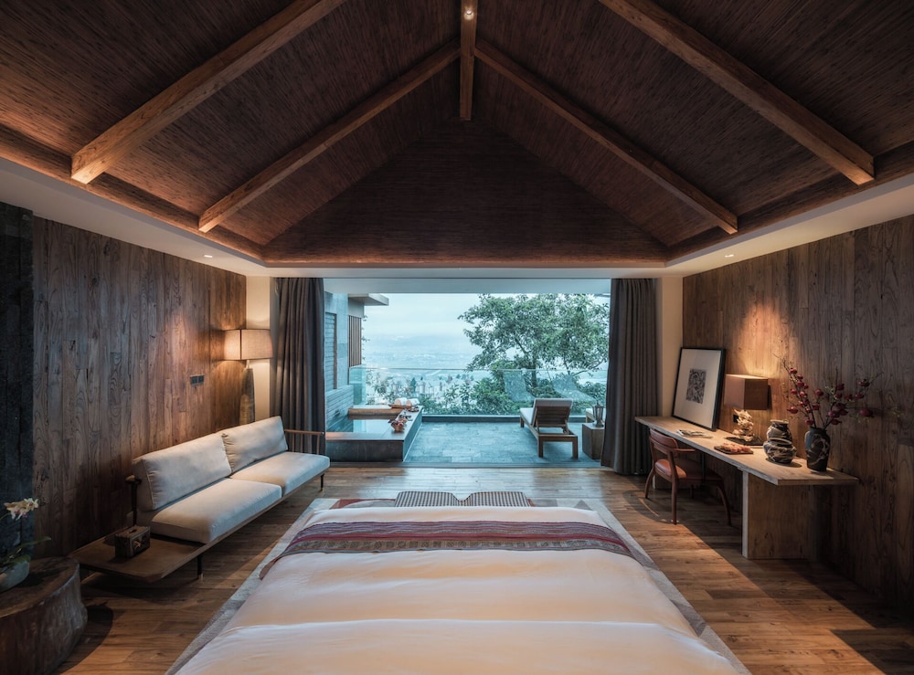 Deluxe Double Room, Hill View photo 3
