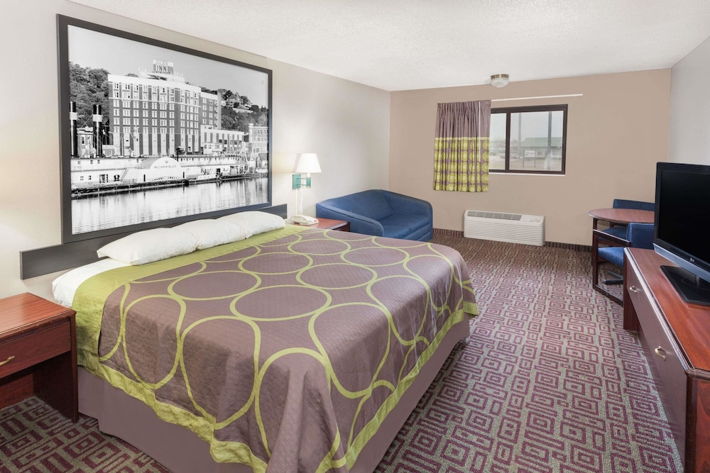 Suite, 1 King Bed with Sofa bed, Non Smoking - Photo 1