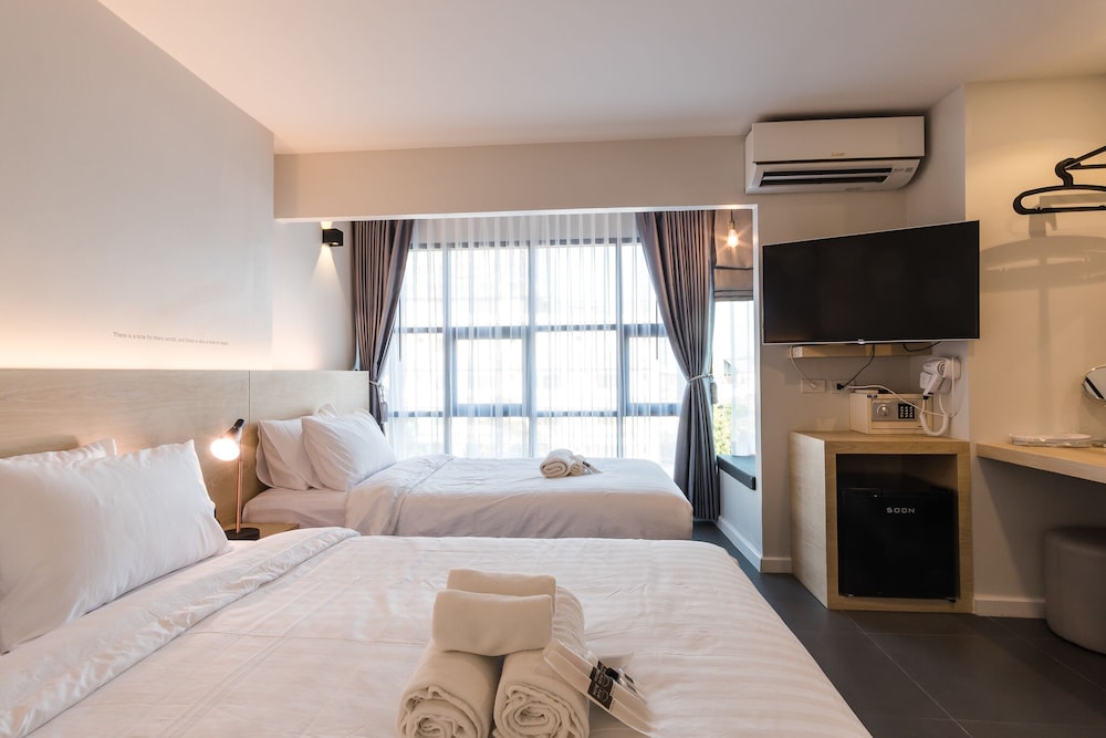 Standard Twin Room