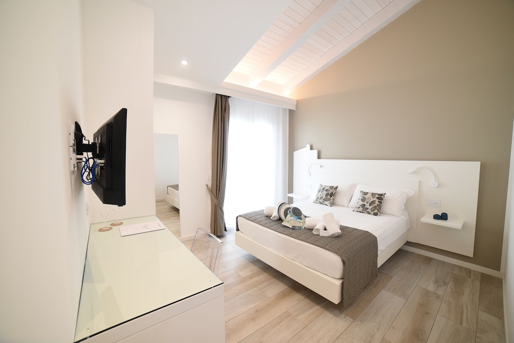 Classic Double Room, Balcony photo 3