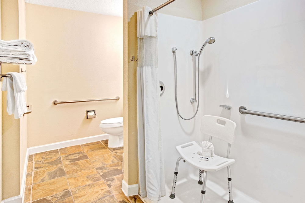 Room, Accessible - Photo 4