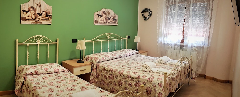 Triple Room, Pool View (103)