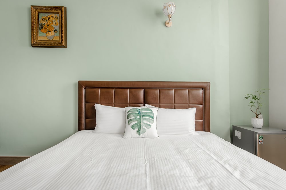 Standard Double Room - Photo 11