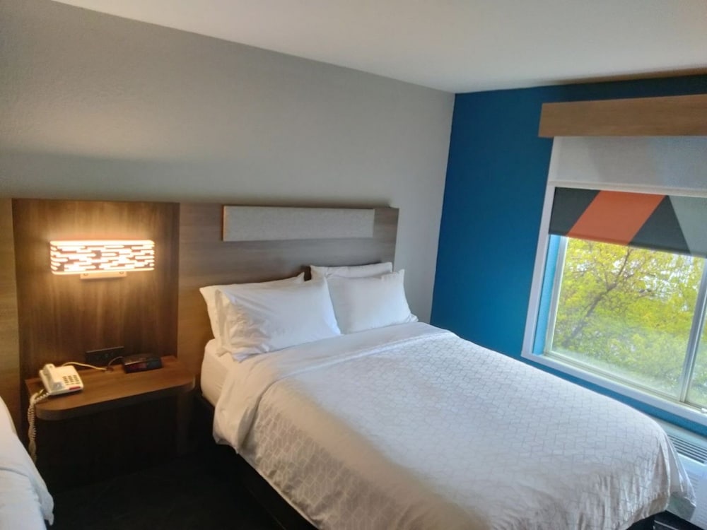 Standard Room, 2 Queen Beds, Jetted Tub - Photo 1