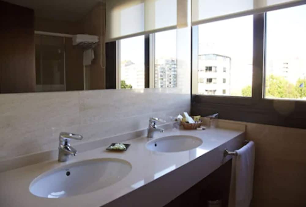 Suite - Photo 8