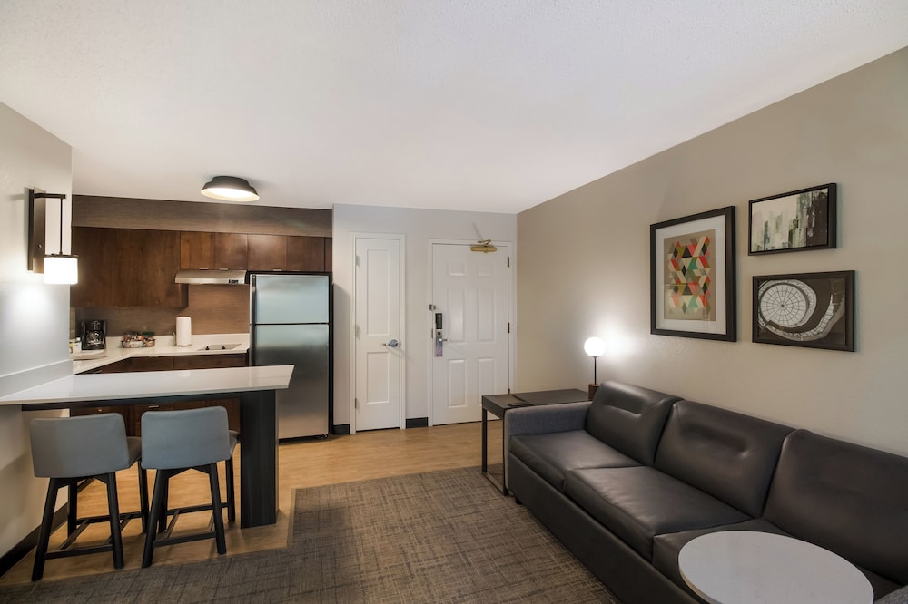 Room, 1 Queen Bed with Sofa bed, Accessible (Mobility Roll in Shower One Bedroom) photo 3