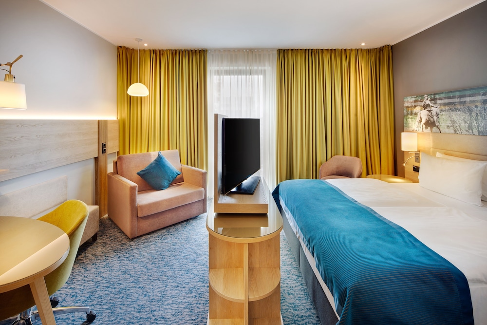 Junior Suite, 1 King Bed And Sleeping Chair