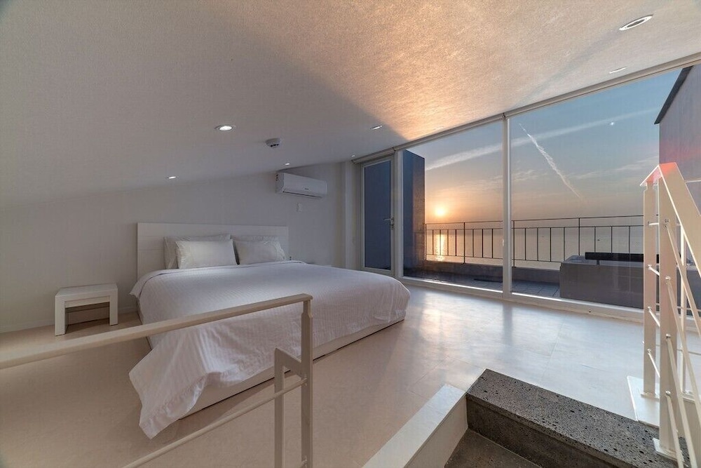 Private Duplex, Spa Tub (Contact Hotel for Pet Surcharge) - Photo 1