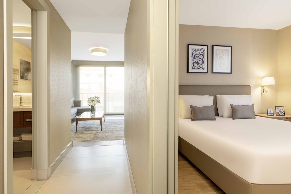 Standard Suite, 1 Bedroom, City View photo 3