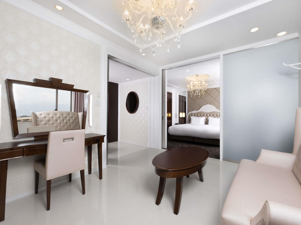 Standard Suite, 1 King Bed