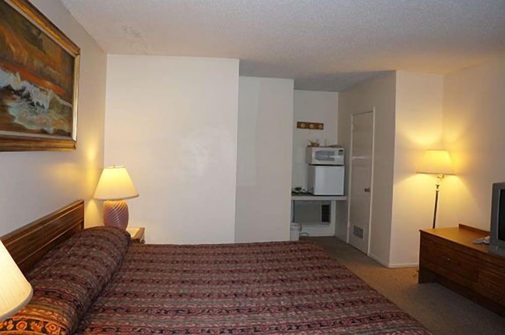 Standard Room, 1 King Bed photo 2