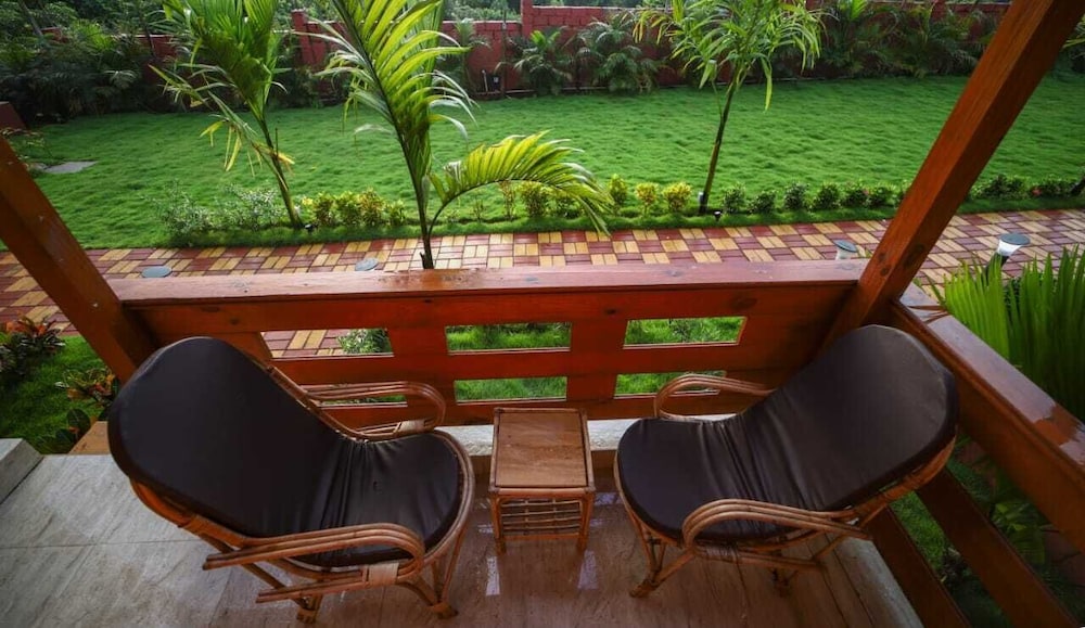 Luxurious Wooden Cottages with Garden View - Photo 13