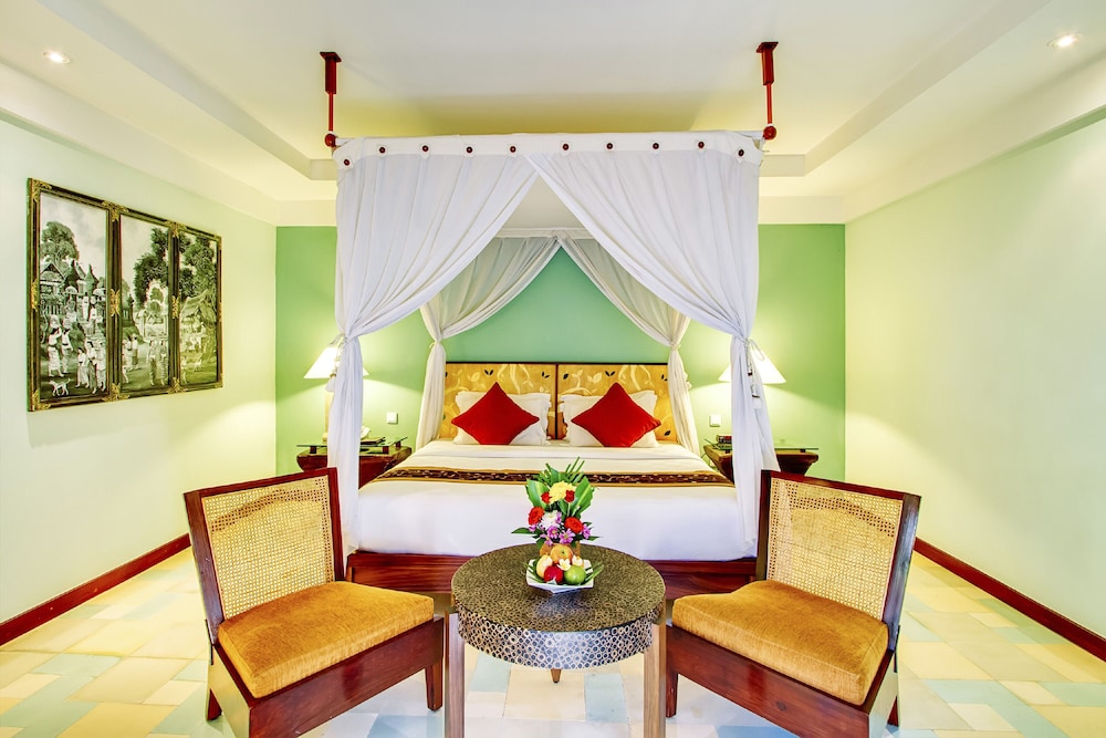 Villa, Garden Area - Photo 1