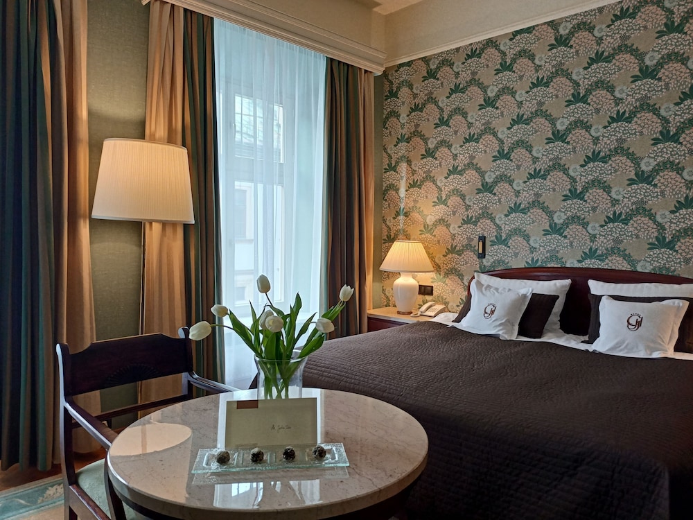 Classic Double or Twin Room - Photo 1