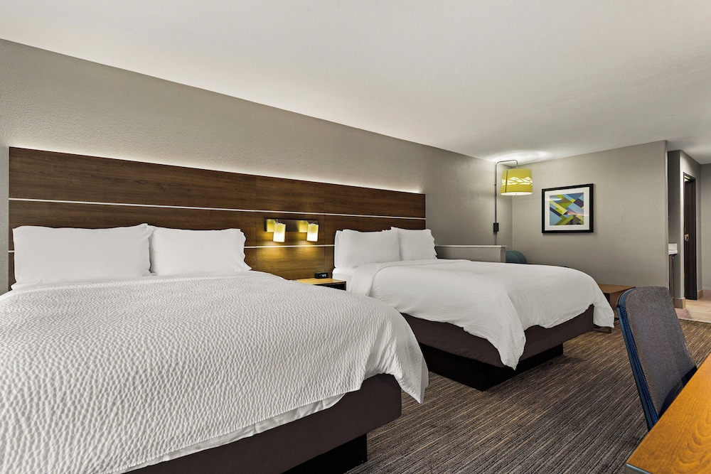 Suite, 2 Queen Beds (Living Area) - Photo 2