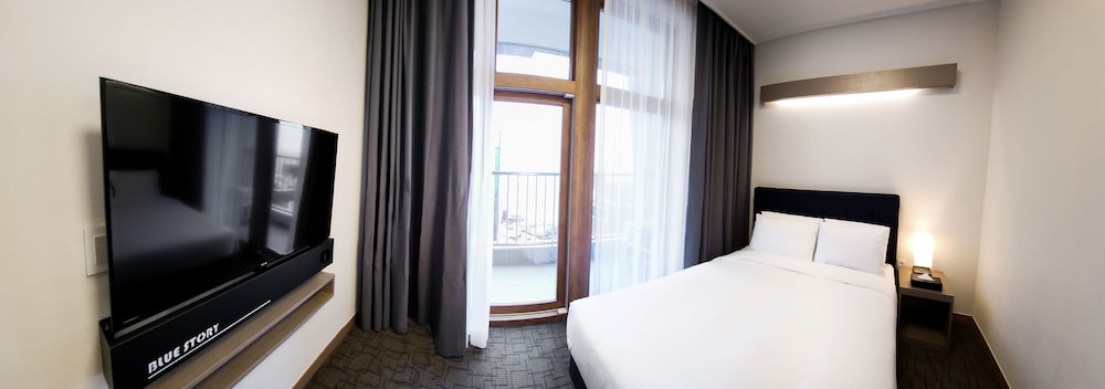 Standard Double Room, Terrace, Partial Ocean View - Photo 1