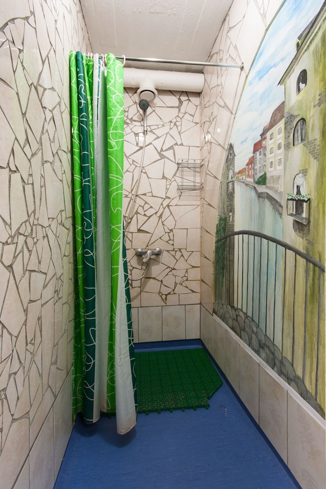 Bed in 12-bed Mixed Dormitory Room photo 2