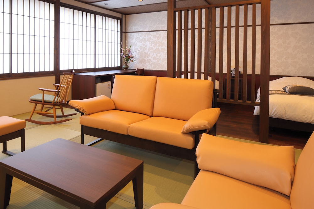 Deluxe Japanese Western Room photo 2