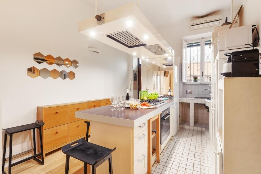 Termini Station Lightsome 3BR Apartment (Piazzale Tiburtino 28)