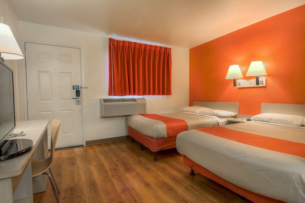 Deluxe Room, 2 Double Beds, Non Smoking, Refrigerator photo 2