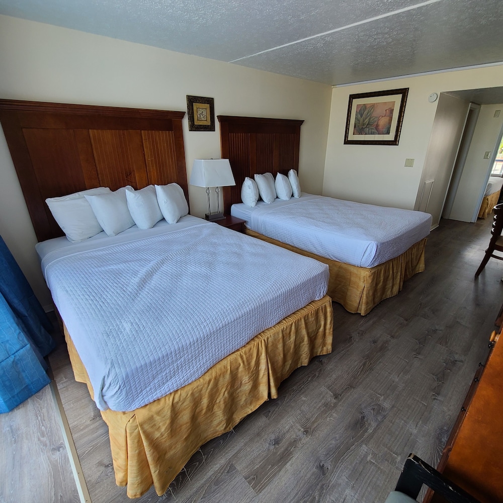 Standard Room, 2 Queen Beds, Refrigerator (   E   ) photo 3
